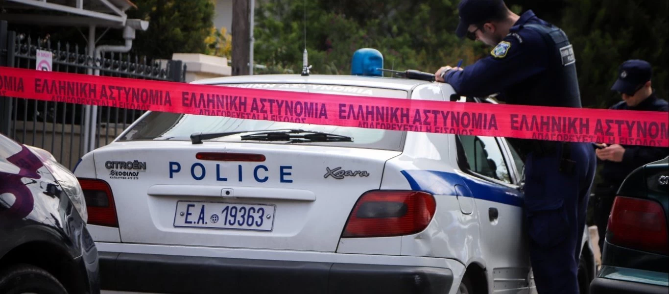 ΕΛΑΣ: Τριπλή επιχείρηση εκκένωσης υπό κατάληψη κτιρίων στο Κουκάκι - Επιτίθενται με πυροσβεστήρες οι καταληψίες (βίντεο)